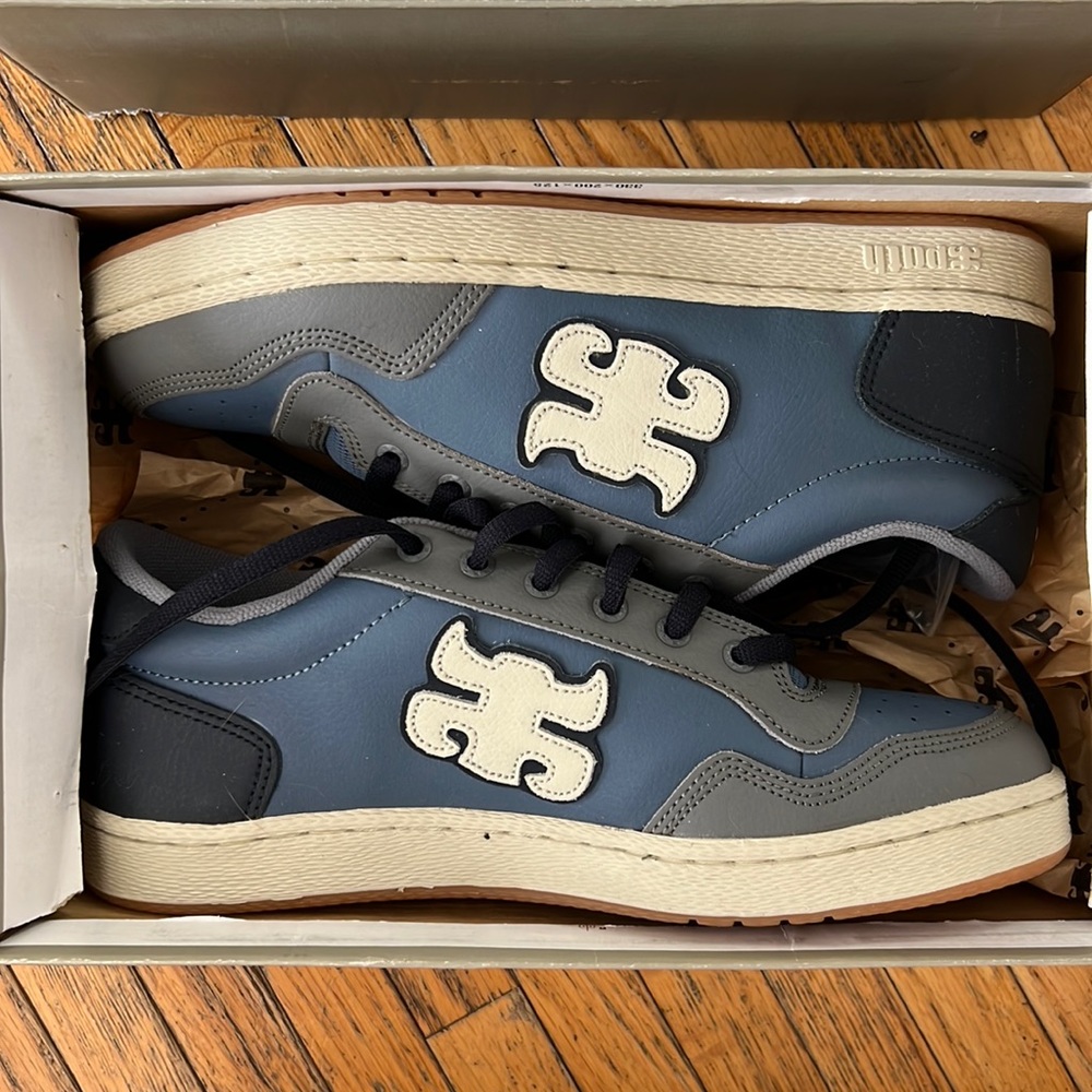 Leather blue men’s Ipath shoes